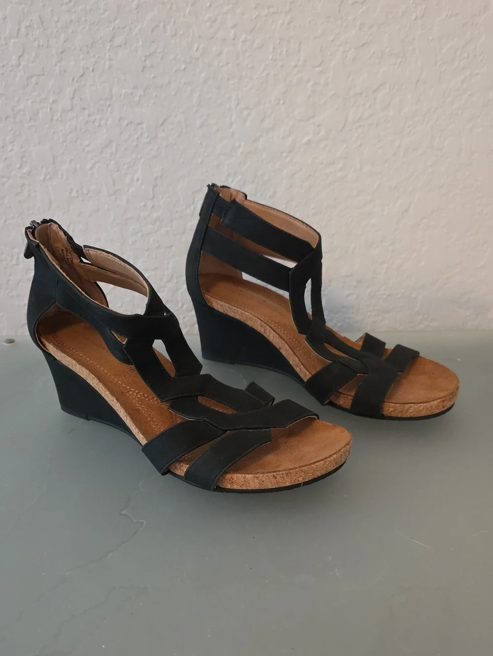 Adrienne Vittadini Black Strappy Wedge Sandals Size 8.5